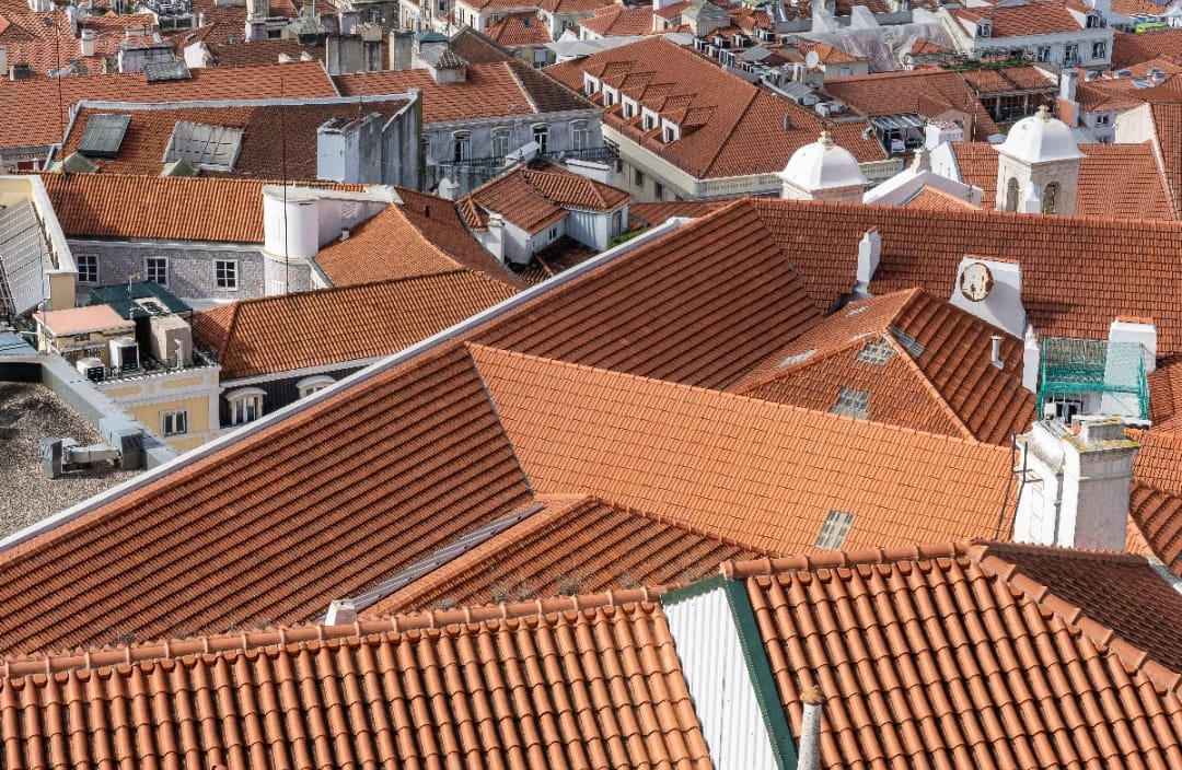 Conheça os diferentes tipos de telhas essenciais para a construção e finalização do ambiente