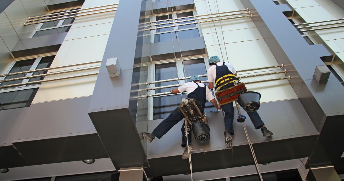 Tecnologia revoluciona limpeza de fachadas em grandes edifícios comerciais