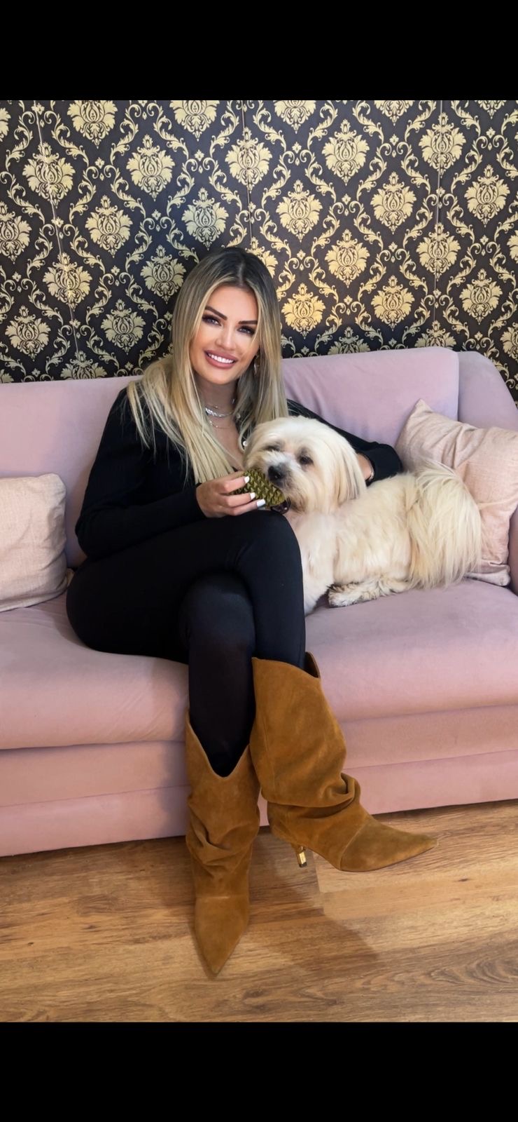 Influencer Marina Smith abandona romance por companhia de quatro patas no Dia dos Namorados